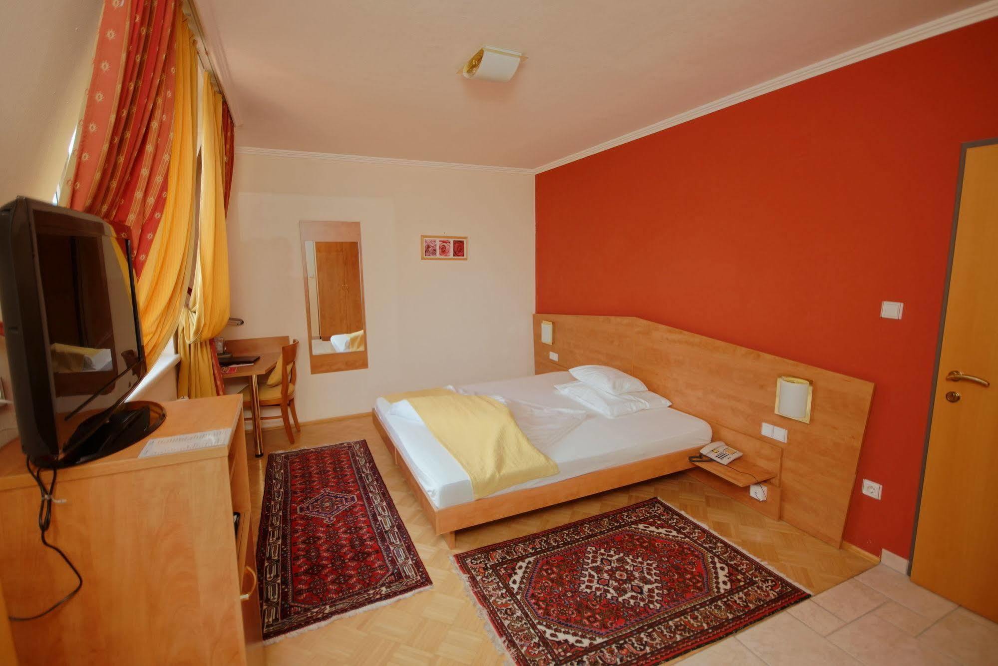 Der Marienhof Hotel Garni กราซ ภายนอก รูปภาพ